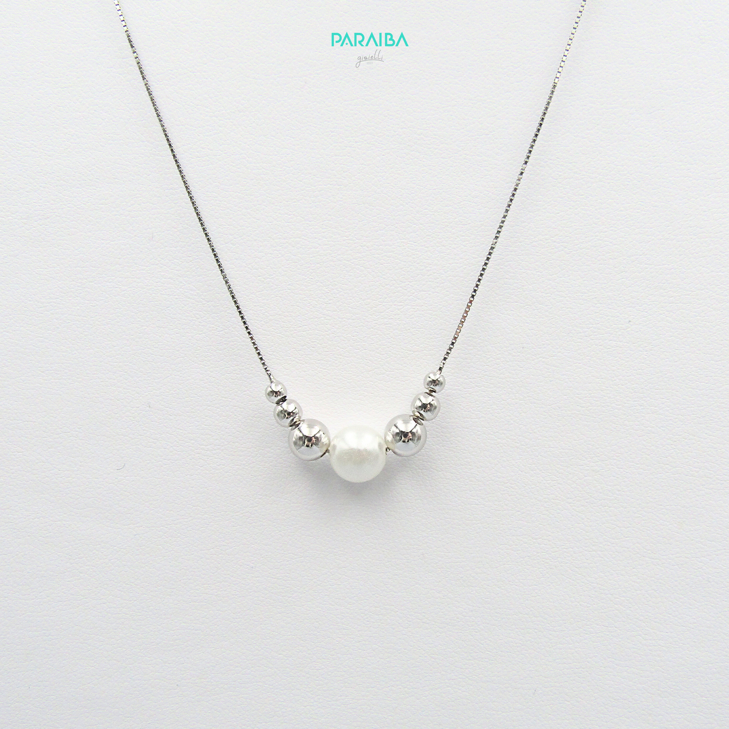 Collana veneziana con palline lisce centrali e perla