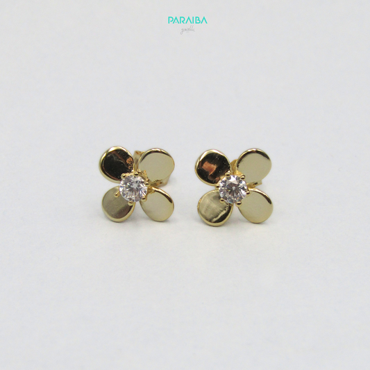 Flower stud earrings with center stone