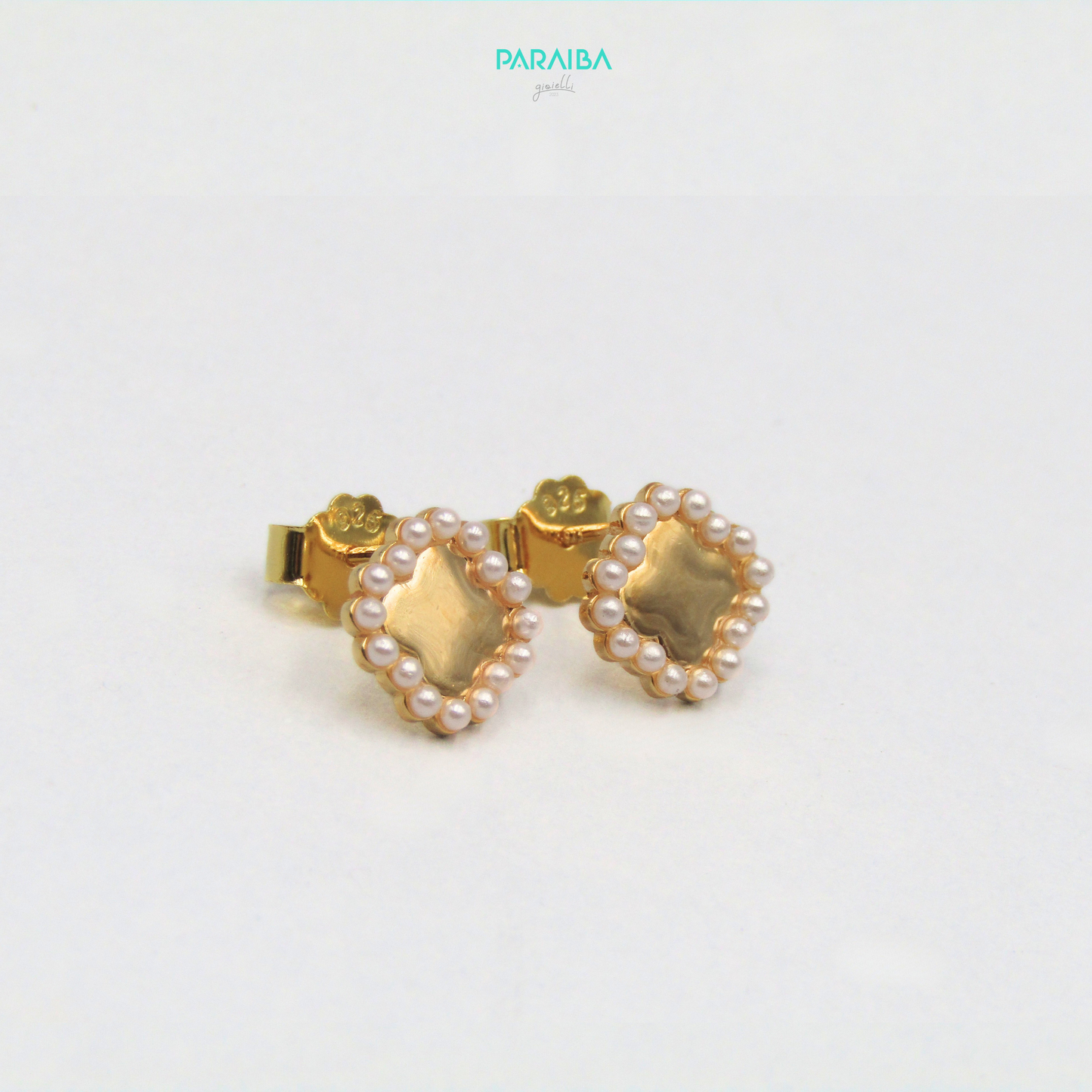 Flower stud earrings with beads